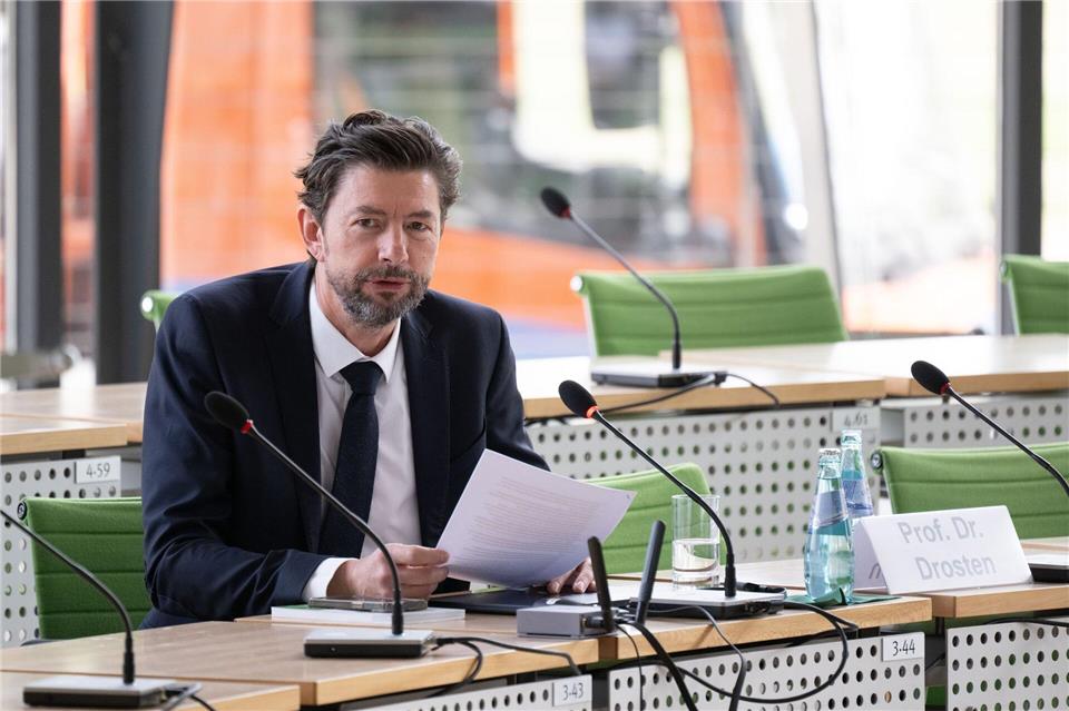 Virologe Christian Drosten stand dem Corona-Untersuchungsausschuss des Sächsischen Landtages Rede und Antwort.Sebastian Kahnert/dpa