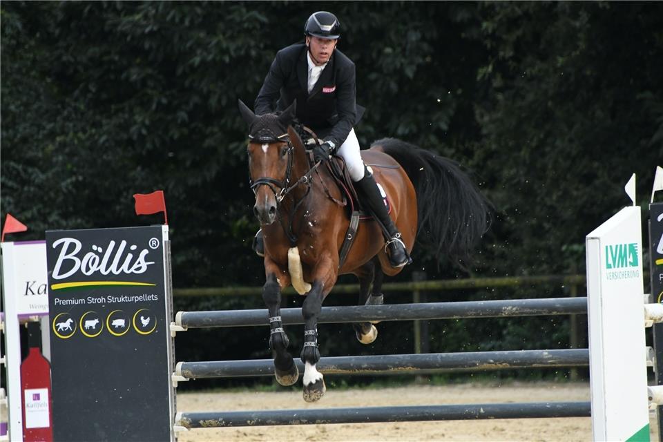 Vize-Kreismeister nach zwei M-Prüfungen: Hermann Ostendarp vom ZRFV Borken auf Cachini.