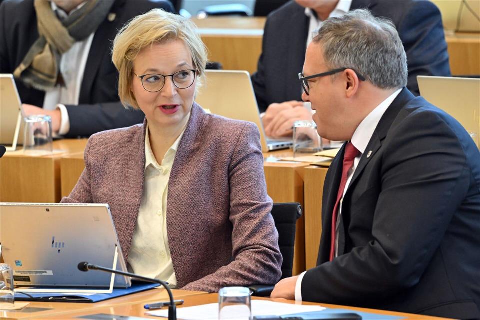 Vize-Ministerpräsidentin Katja Wolf (BSW) und Regierungschef Mario Voigt (BSW) arbeiten in einer Brombeer-Landesregierung zusammen. Auf Wunsch des BSW wird nun ein Bürgerrat in Thüringen ins Leben gerufen. (Archivbild)Martin Schutt/dpa