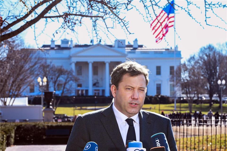 Vizekanzler und Finanzminister Lars Klingbeil (SPD) äußert sich am Rande eines Besuches in der US-Hauptstadt Washington auch zu den Drohungen von US-Präsident Donald Trump gegen die zum Nato-Partner Dänemark gehörende Arktis-Insel Grönland.Soeren Stache/dpa