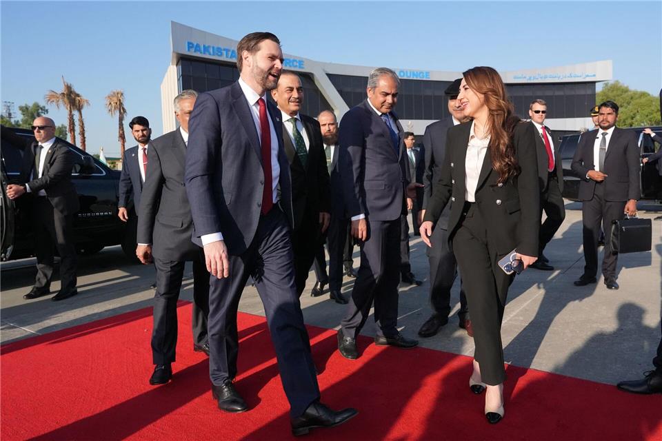 Vizepräsident Vance war bereits vor gut einer Woche für Verhandlungen mit dem Iran in Pakistan. (Archivbild)Jacquelyn Martin/POOL AP/dpa
