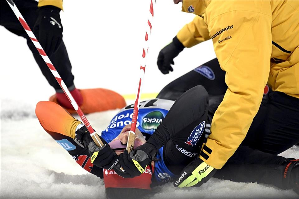 Nächster Sieg: Rydzeks Langlauf-Festtage in Finnland Völlig erschöpft: Rydzek nach ihrem ersten Weltcupsieg.Emmi Korhonen/Lehtikuva/dpa