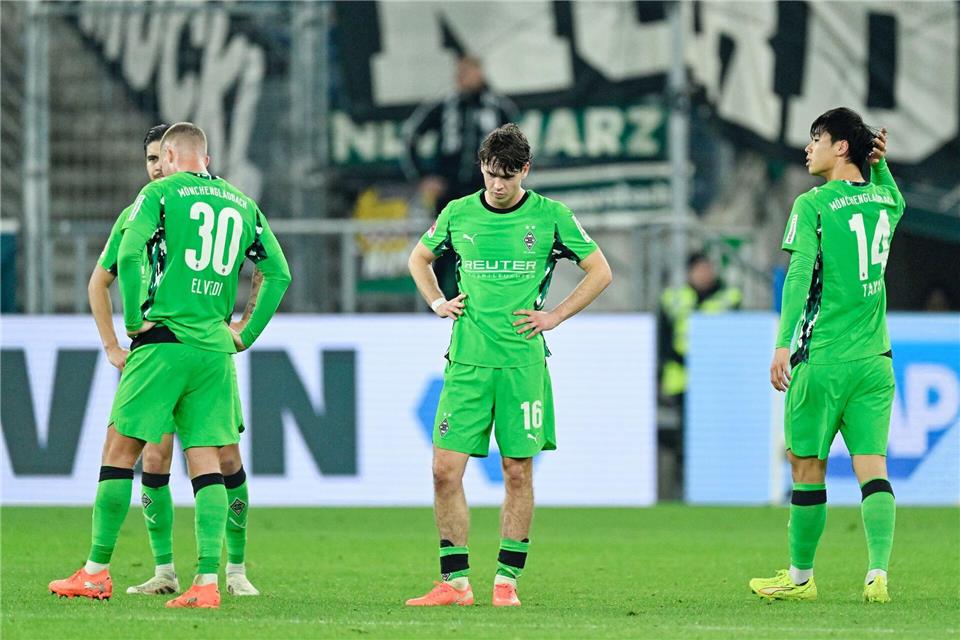Völlig geknickt: Gladbach nach dem 1:5 bei der TSG HoffenheimUwe Anspach/dpa