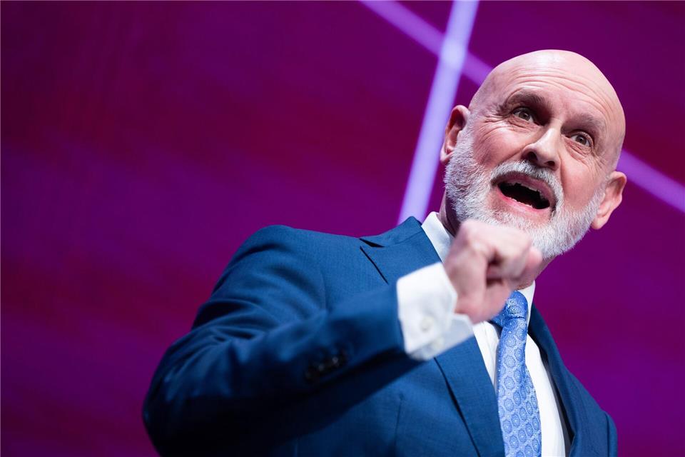 Volker Geyer, Bundesvorsitzender des dbb Beamtenbund und Tarifunion, wird zu einer Demonstration in Düsseldorf erwartet. (Archivbild)Rolf Vennenbernd/dpa