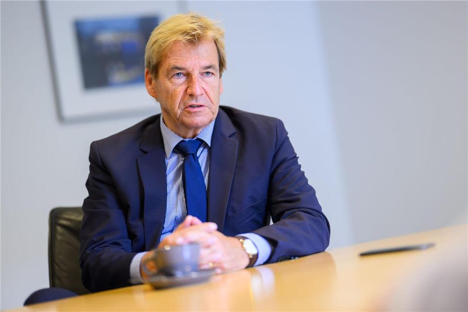 Volker Schmidt leitet den Arbeitgeberverband Niedersachsenmetall seit 2008 und vertritt die Interessen von rund 300 Betrieben. (Archivbild)Julian Stratenschulte/dpa