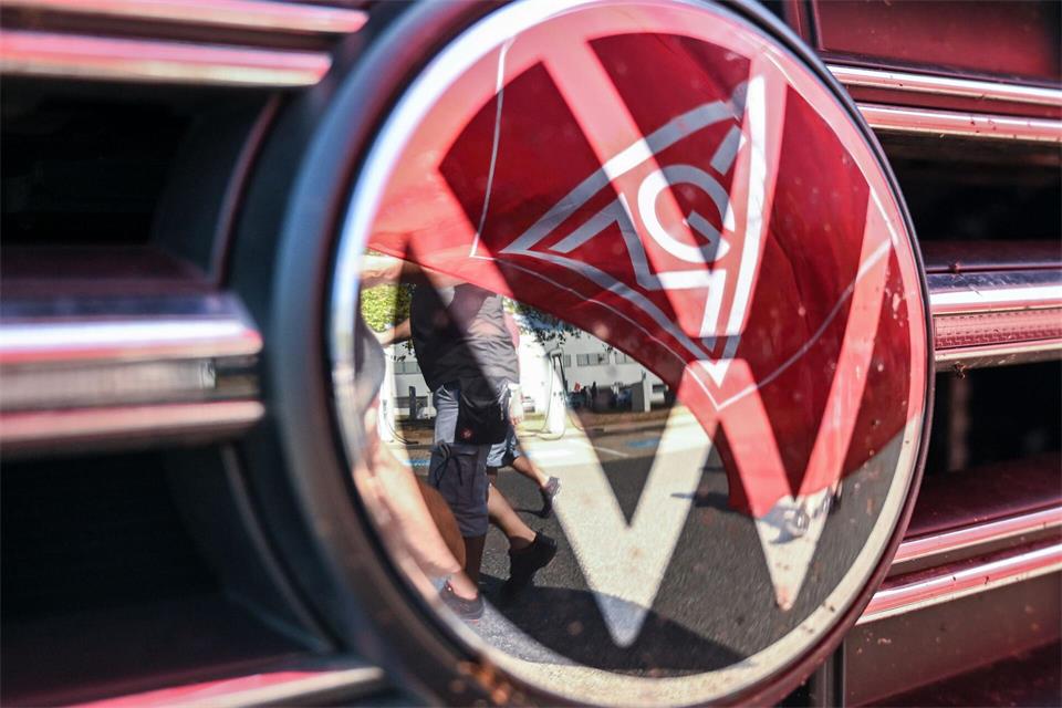 Volkswagen hat eine Reihe von Tarifverträgen gekündigt. (Archivbild)Hendrik Schmidt/dpa