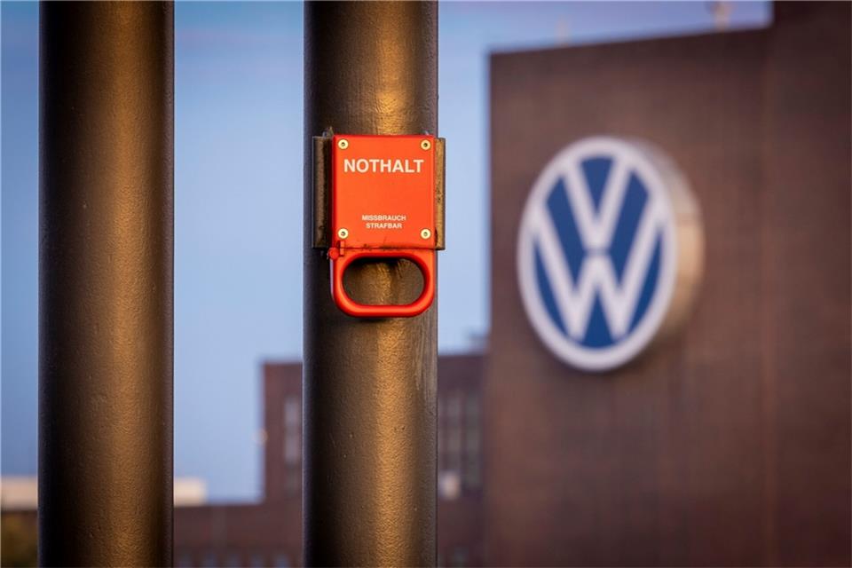 Nach IT-Störung: VW fährt Werke wieder hoch Volkswagen hat nach eigenen Angaben die IT-Störung behoben, die die Produktion in mehreren Werken lahmgelegt hatte.