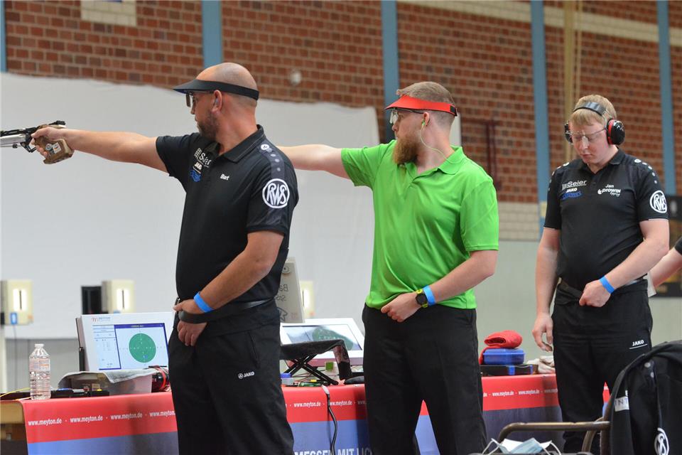 Volle Konzentration auf den Abstiegskampf: Die Raesfelder Spitzenkräfte Bart Liebens (links) und Jan Brückner (rechts) müssen gegen Lindwedel und Bassum am Wochenende den Heimvorteil nutzen.