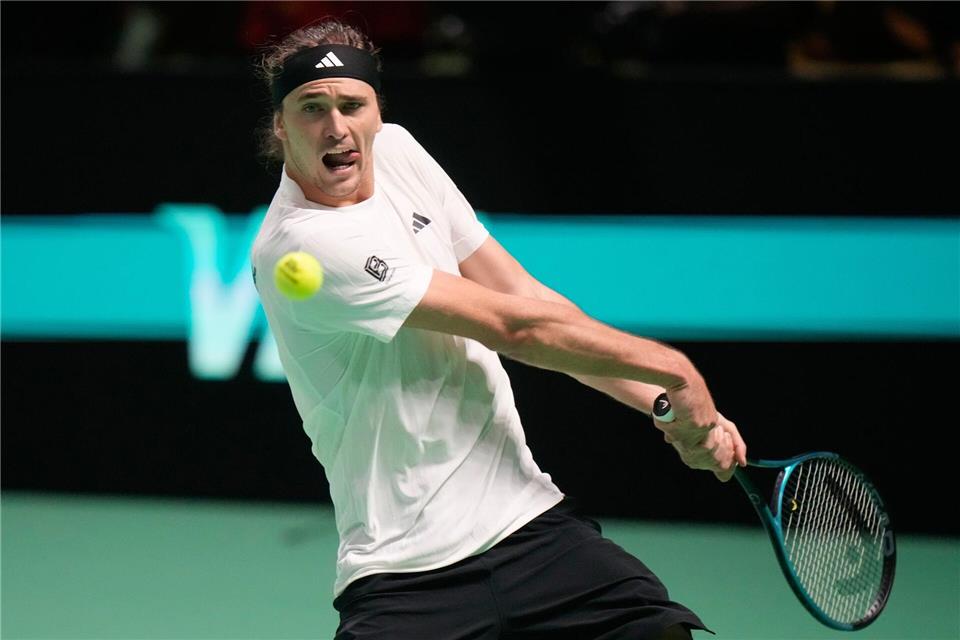 Volle Konzentration auf den Ball und den Schlag: Alexander ZverevLuca Bruno/AP/dpa