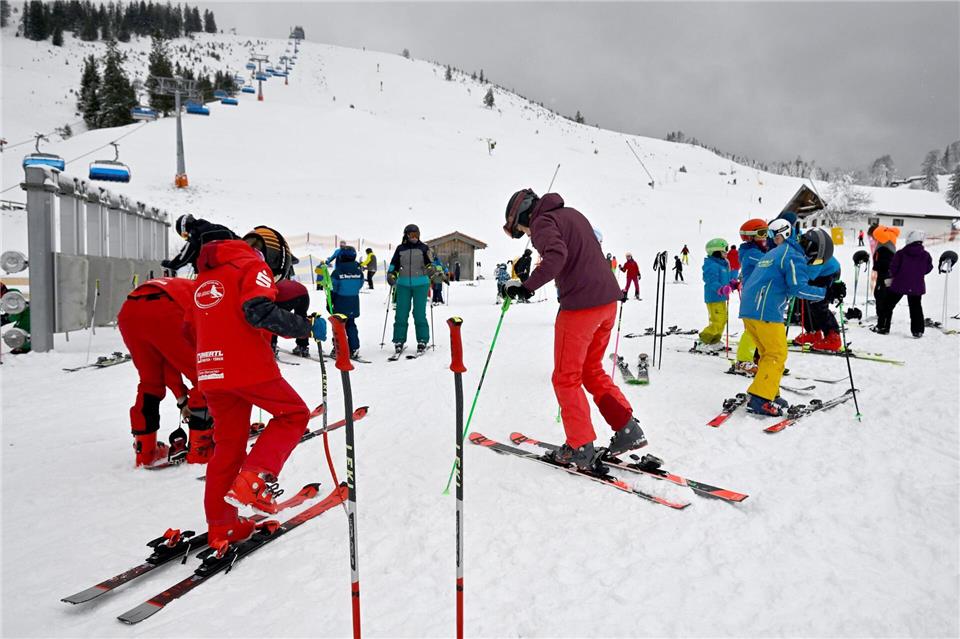 Volle Pisten - erhöhte Unfallgefahr. (Archivbild)Uwe Lein/dpa