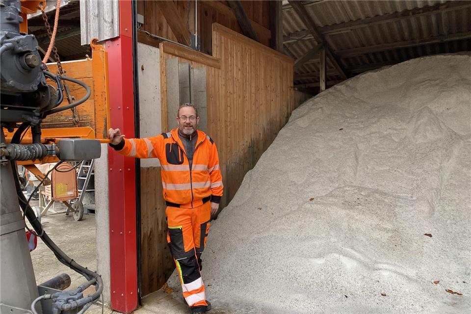 Volle Streusalz-Lager beim Bauhof Heiden: Patrick Büsker blickt zuversichtlich Richtung Winter.