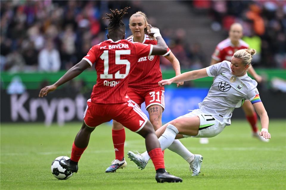 Voller Einsatz: Alexandra Popp (r).Fabian Strauch/dpa
