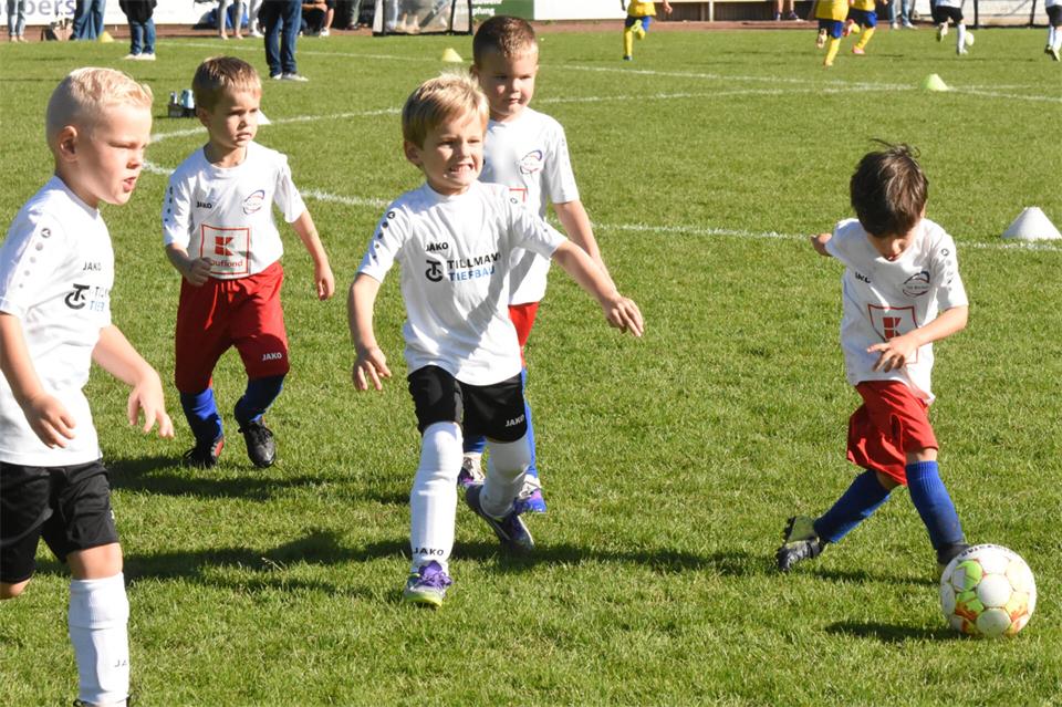 Volles Haus in der Netgo-Arena der SG Borken: An den Spielfesten der F- und G-Junioren nahmen am Wochenende über 170 Kinder teil.