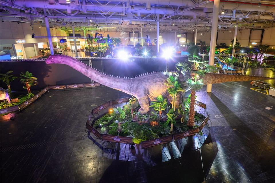 Vom 12. März bis 2. April gastiert die Ausstellung mit mehr als 50 großen Dinosauriermodellen in Niedersachsens Landeshauptstadt.Julian Stratenschulte/dpa