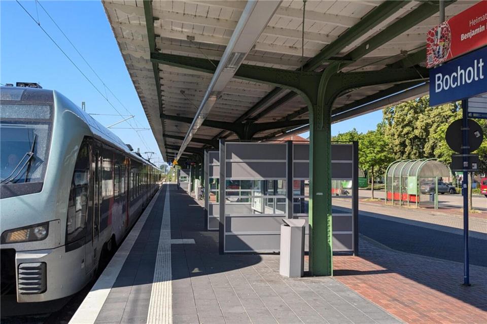 Bahnstrecke Bocholt-Wesel-Oberhausen wieder gesperrt  Vom 27. Juni bis zum 24. August wird der „Bocholter“ (RE19) nicht fahren. Dann sind wieder Schienenersatzbusse im Einsatz.