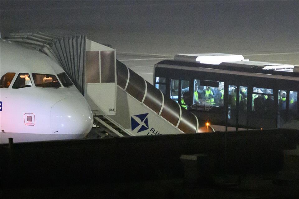 Vom Flughafen Leipzig/Halle aus sind bereits mehrere Abschiebeflüge nach Afghanistan gestartet. (Archivbild)Hendrik Schmidt/dpa