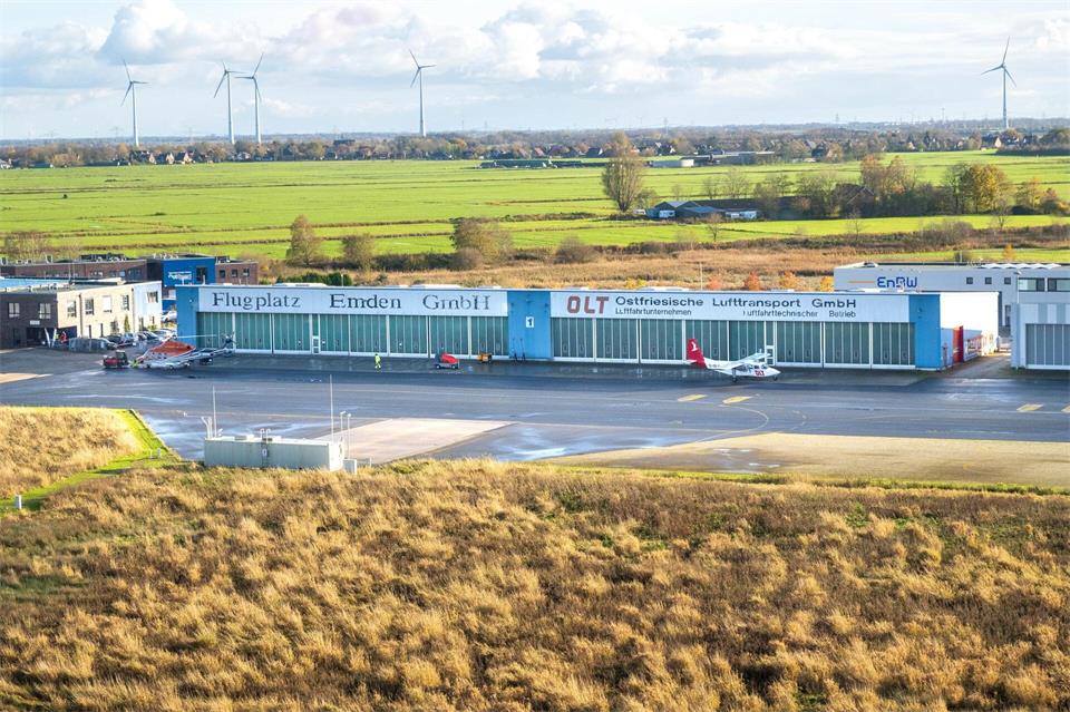 Vom Flugplatz in Emden starten künftig Flüge ins dänische Esbjerg. (Archivbild)Sina Schuldt/dpa