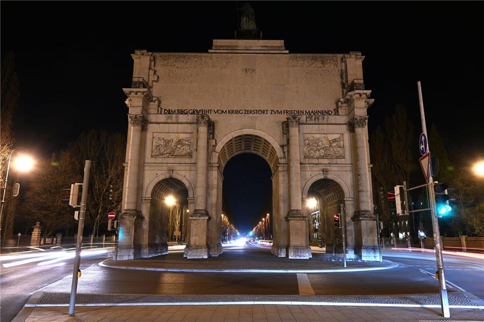 Vom Siegestor bis zur von-der-Tann-Straße ist eine rund 800 Meter lange Silvestermeile geplant. (Archivbild)Felix Hörhager/dpa