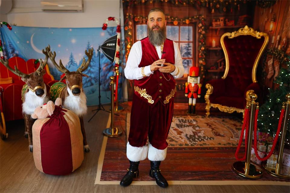 Von Billigweihnachtsmännern hat Denker genug. Gerald Wintzer/dpa