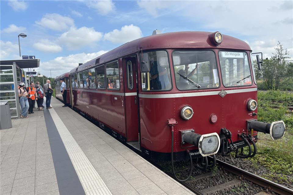 Von Borken aus ist am Sonntag ein historischer Schienenbus abgefahren. Ziel: das Nahverkehrsmuseum in Mengede.