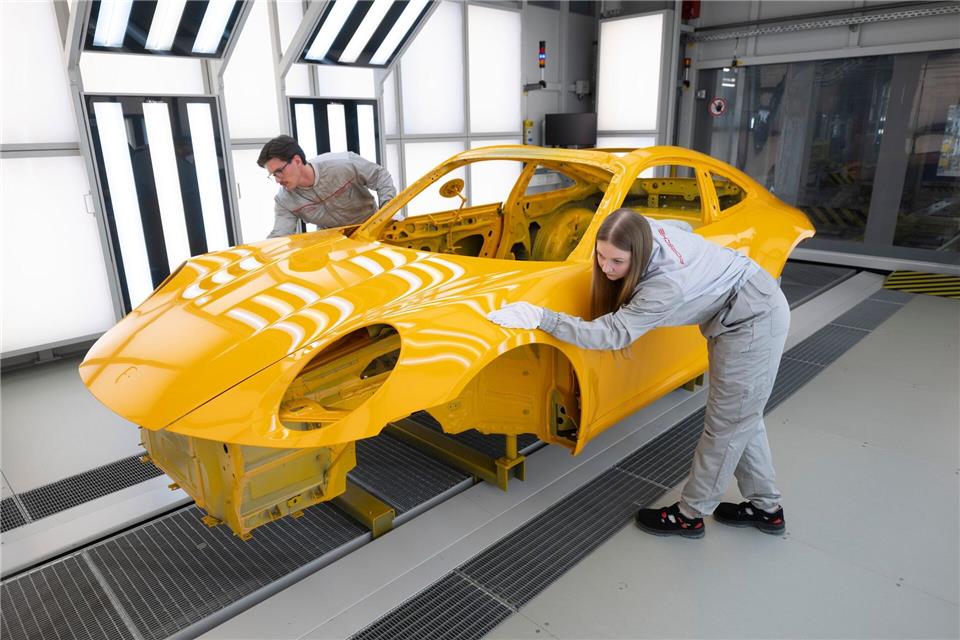 Von Januar bis Juni hat Porsche erneut weniger Fahrzeuge verkauft. (Archivbild)Marijan Murat/dpa