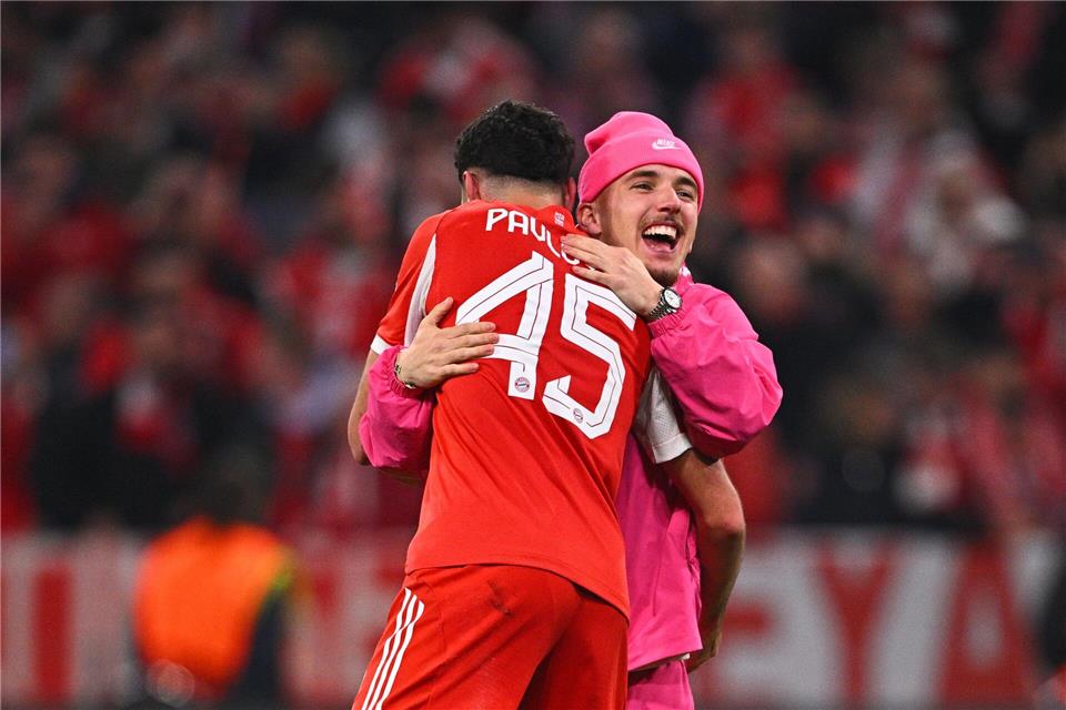 Von Kopf bis Fuß in Pink: Bayern Münchens Nachwuchskicker Lennart Karl.Tom Weller/dpa