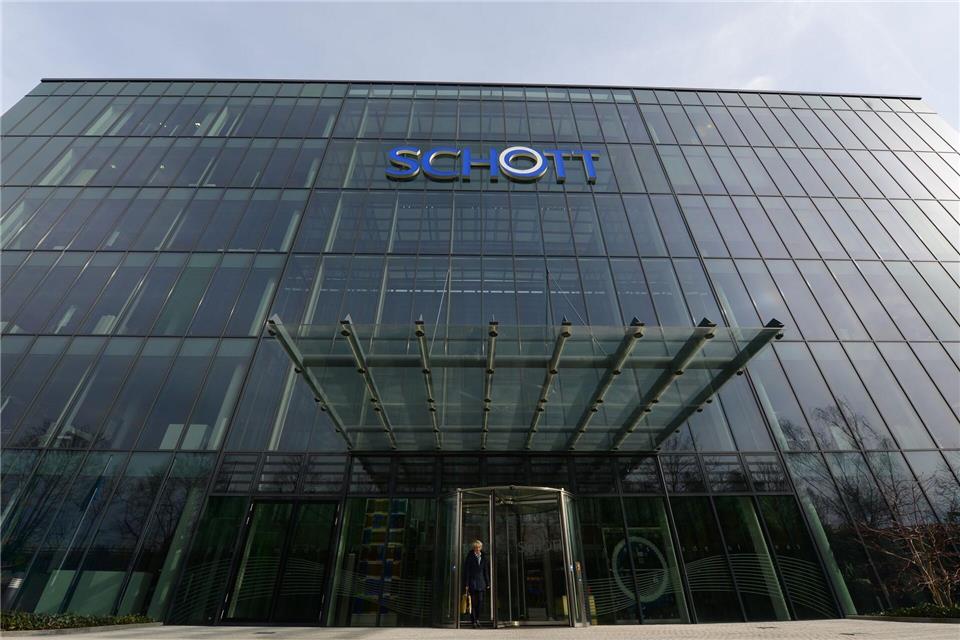 Von Mainz in die Welt - dieses klassische Exportmodell ist nach Ansicht von Schott schwieriger geworden. (Archivbild)Arne Dedert/dpa