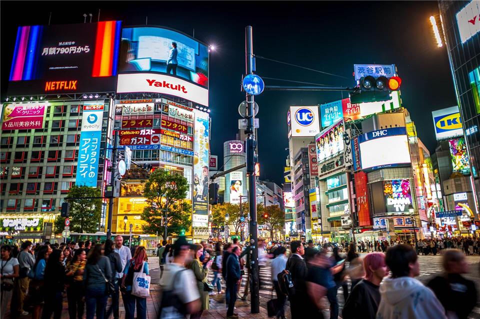 Von Touristen gern besucht - nicht nur wegen der bekannten Kreuzung: der Bezirk Shibuya im Zentrum von Tokio.picture alliance/dpa