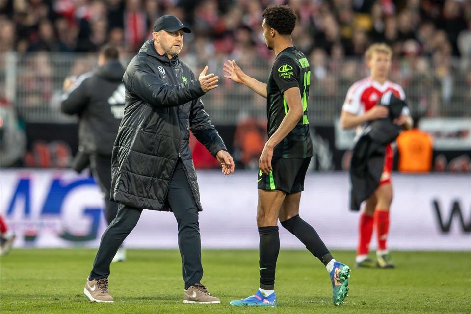 Von Wolfsburg nach Mailand: Der deutsche U17-Weltmeister David Odogu (r). (Archivbild)Andreas Gora/dpa