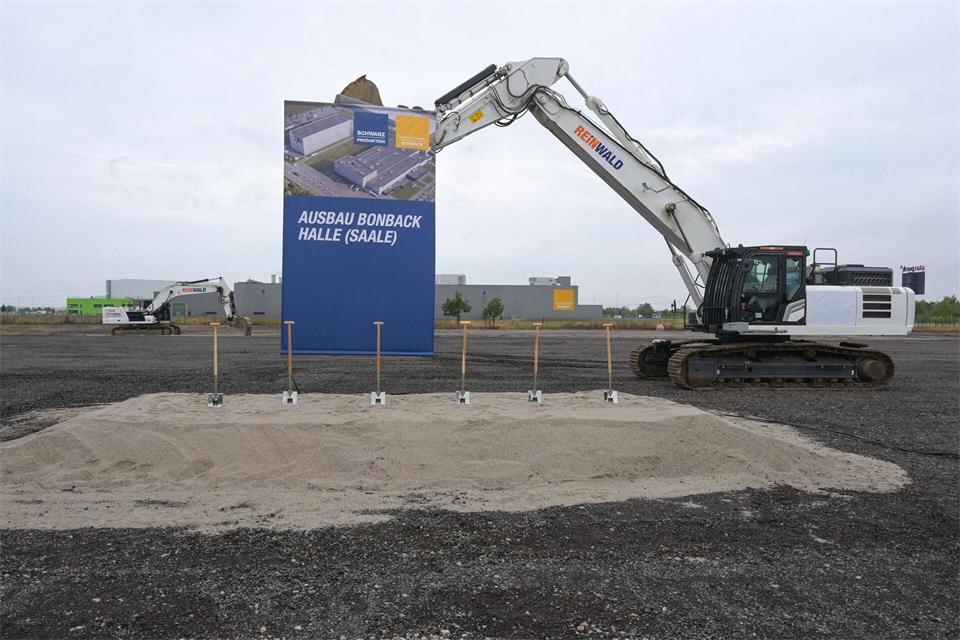 Von dem Produktionsstandort werden Backshops von Lidl und Kaufland beliefert. Heiko Rebsch/dpa