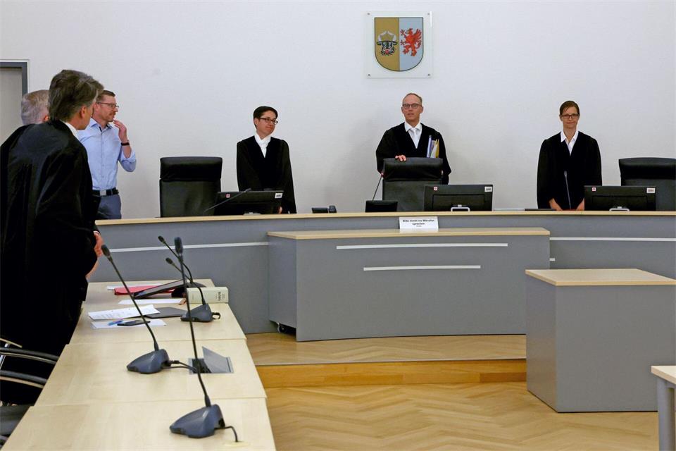 Von den Angeklagten dürfen keine Fotos gemacht werden. (Archivbild)Bernd Wüstneck/dpa