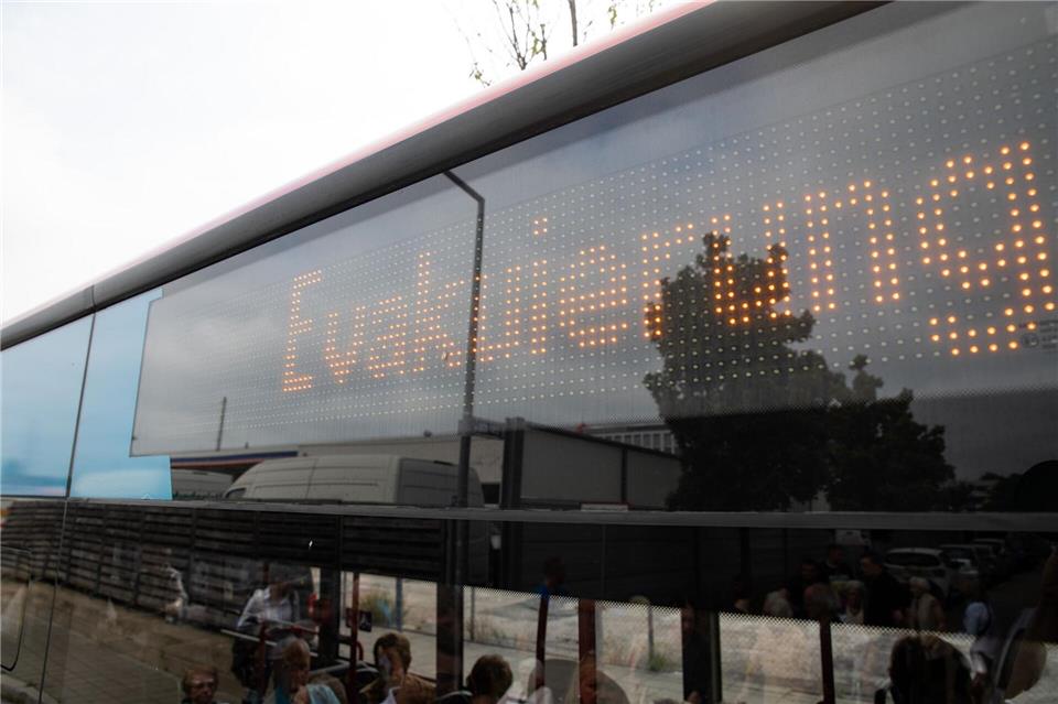 Von der Evakuierung sind unter anderem ein Hotel und eine Tankstelle betroffen. (Symbolbild)Daniel Karmann/dpa