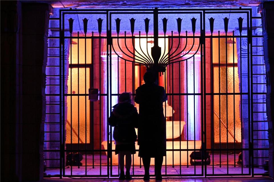 Von großen Sorgen um die Sicherheit berichtet die Jüdische Gemeinde in Frankfurt. (Archivbild) Arne Dedert/dpa