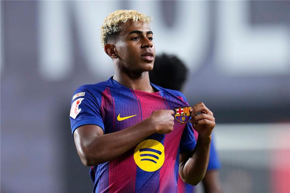 Von ihm kann der Fan ein Sondertrikot kaufen: Lamine Yamal. (Archivbild)Manu Fernandez/AP/dpa