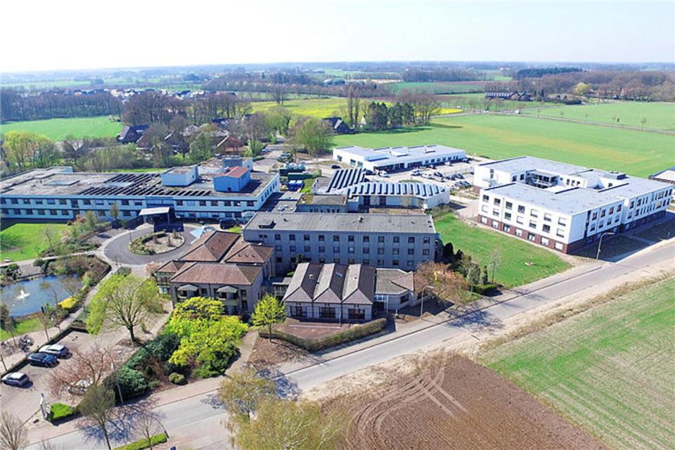 Von oben sieht der Komplex rund um das St.-Marien-Hospital riesig raus. Und doch werden immer mehr medizinische Dienstleistungen nach Ahaus verlagert.