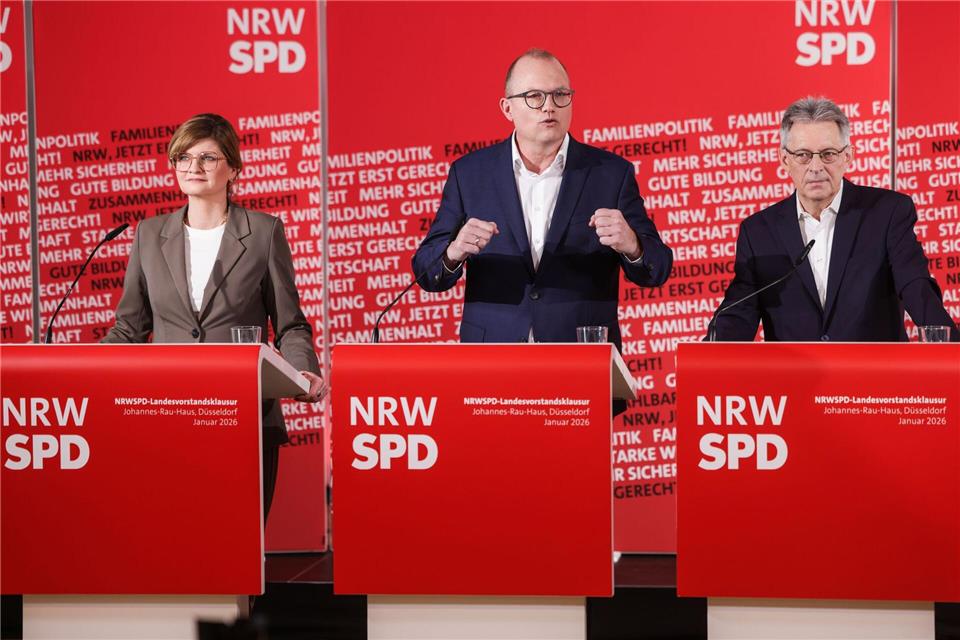 Von schlechten Umfragewerten will der SPD-Spitzenpolitiker Jochen Ott sich bei seinem Ziel, Ministerpräsident in Nordrhein-Westfalen zu werden, nicht entmutigen lassen. Oliver Berg/dpa