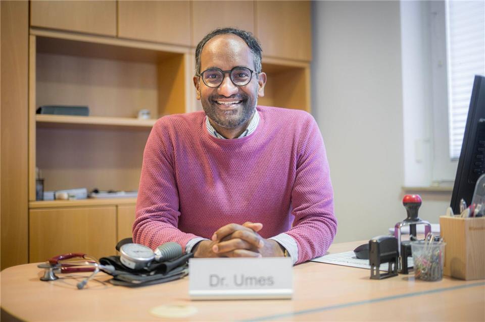 Von seinen Patienten lässt sich Umes Arunagirinathan einfach Dr. Umes nennen.Sina Schuldt/dpa