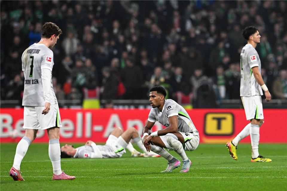 Von späten Gegentoren geschockt: Wolfsburg verliert auch in Bremen.Carmen Jaspersen/dpa