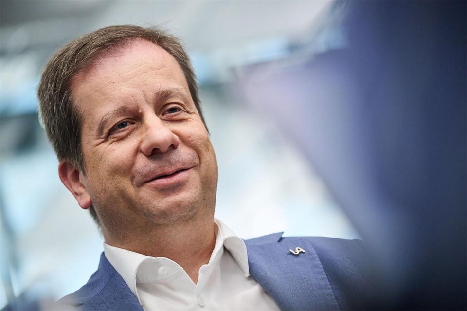 Vonovia-Chef Luka Mucic. Deutschlands größter Immobilienkonzern kann sich weiterhin gut vorstellen, für die Bundeswehr Soldatenwohnungen zu bauen und zu betreiben.Sebastian Christoph Gollnow/dpa