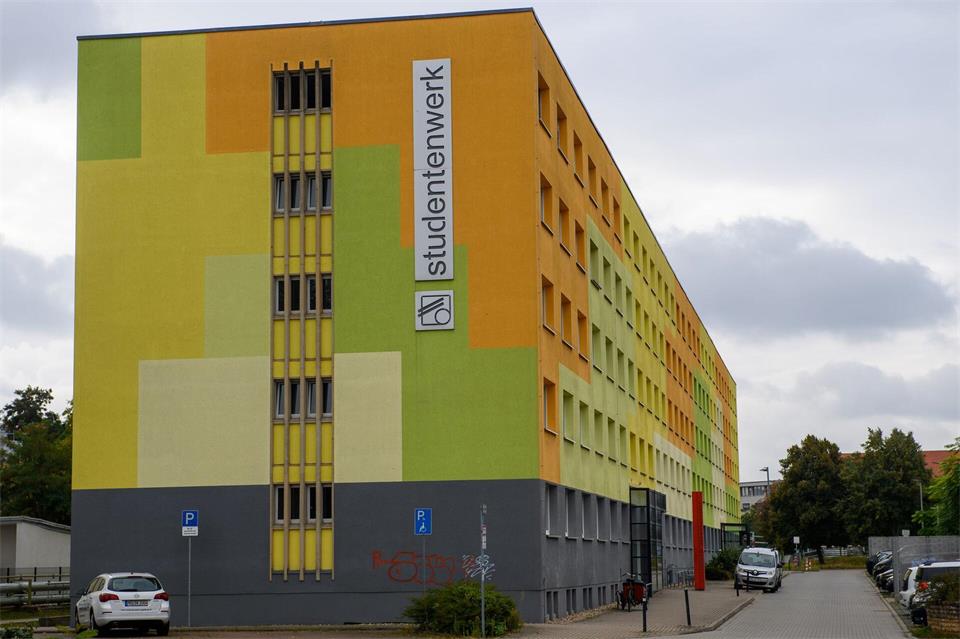Vor Beginn des Wintersemesters sind günstige Wohnheimplätze in Halle und Magdeburg stark gefragt. (Symbolfoto) Klaus-Dietmar Gabbert/dpa