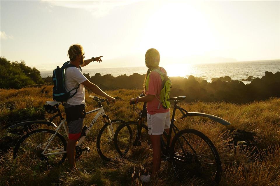 Vor allem Aktivurlauber sollten prüfen, ob und in welchem Umfang Sportarten wie Bergsteigen oder Mountainbiken in der Auslandskrankenversicherung mitversichert sind.picture alliance/dpa/dpa-tmn