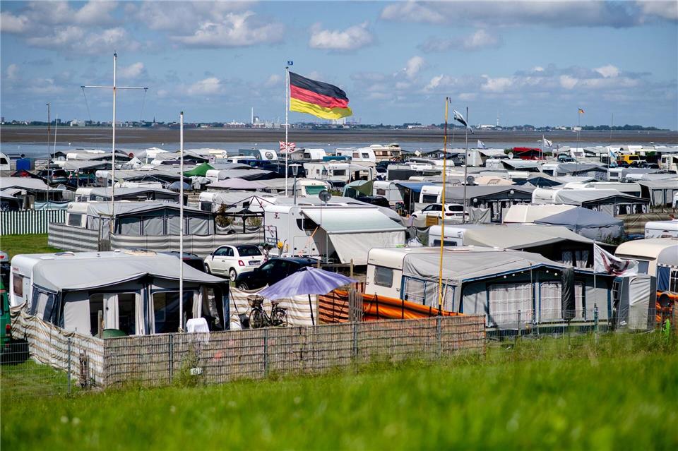 Vor allem Campingplätze sind im Sommer oft gefragte Reiseziele. (Archivbild) Hauke-Christian Dittrich/dpa