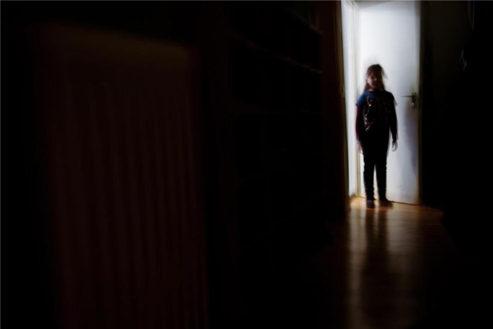 Vor allem Mädchen sind wegen einer Angststörung in Behandlung. (Symbolbild)Nicolas Armer/dpa