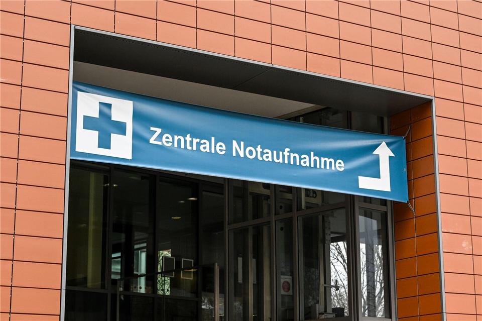 Vor allem ältere Menschen werden in der Notaufnahme wegen der Hitze erwartet. (Symbolbild)Jens Kalaene/dpa
