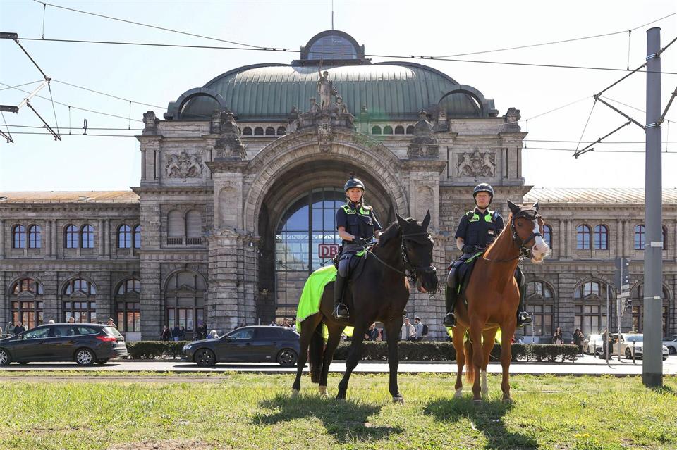 Vor allem am Nelson-Mandela-Platz nahe dem Nürnberger Hauptbahnhof war die Polizei zuletzt verstärkt präsent. (Archivbild)Daniel Löb/dpa