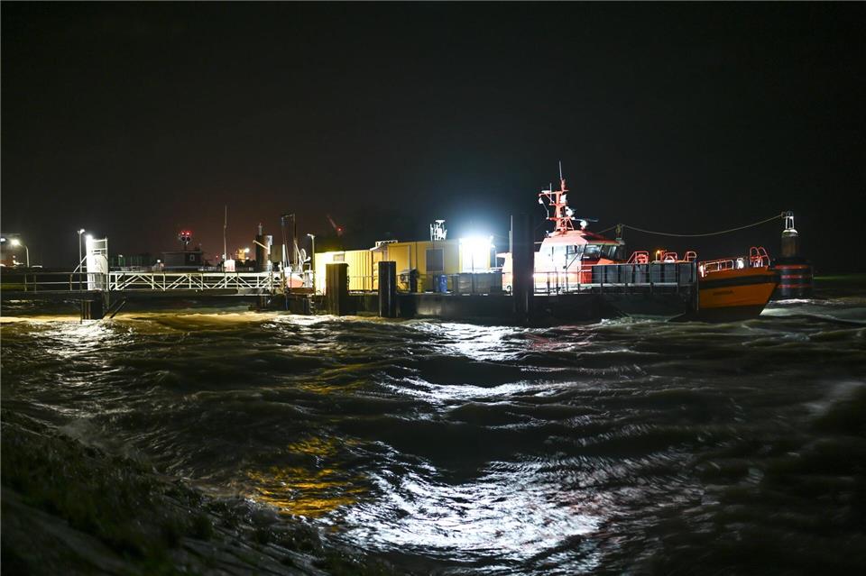 Vor allem an der Nordseeküste ist am Morgen mit stürmischem Wetter zu rechnen. Lars Penning/dpa