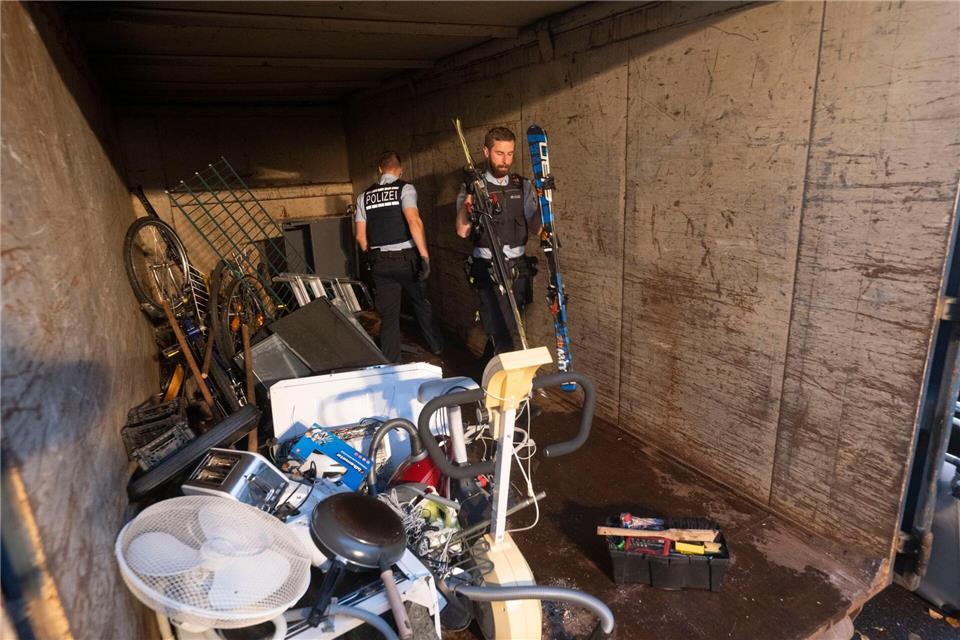 Illegale Sperrmüll-Sammler im Visier der Polizei Vor allem auf Metall und Elektrogeräte haben es die Sperrmüll-Sammler abgesehen.Marijan Murat/dpa