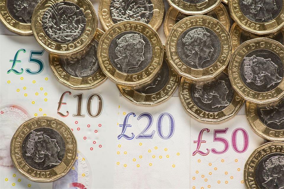 Vor allem aus Großbritannien floss viel Geld. (Symbolbild)Dominic Lipinski/PA Wire/dpa