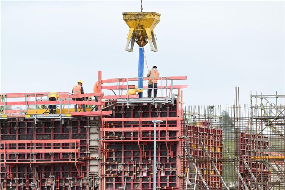 Vor allem das Bauhauptgewerbe beurteilt die Zukunft zurückhaltend. (Symbolbild)Bernd Weißbrod/dpa