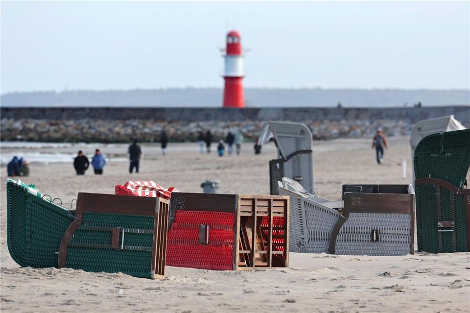 Sturmflut erreicht Nordseeküste Vor allem der Norden ist vom Sturm betroffen.Bernd Wüstneck/dpa